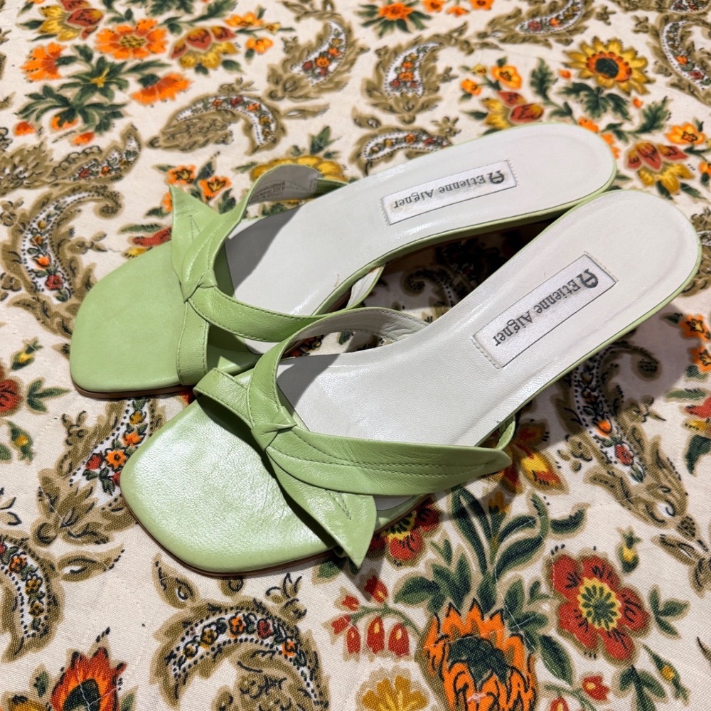 Etienne Aigner VTG Lime Green Leather Square Toe Leaf Kitten Heel Slide Sandals